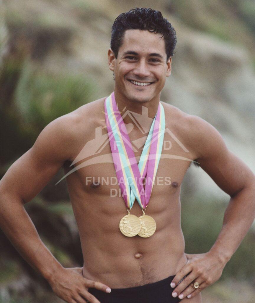 Descubre la inspiradora historia de Greg Louganis, su lucha contra las adicciones y cómo se convirtió en un símbolo de superación y esperanza.